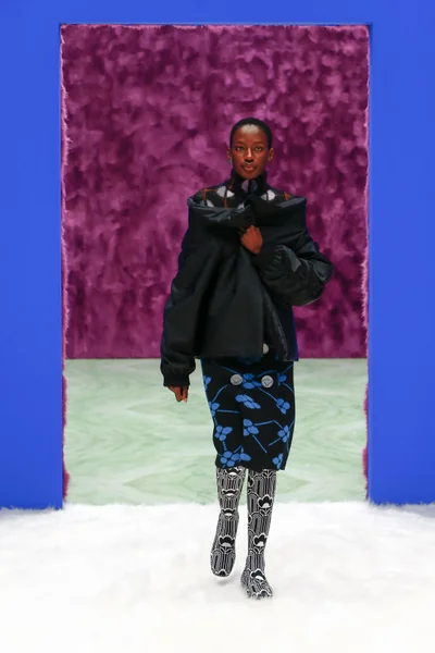Look 27